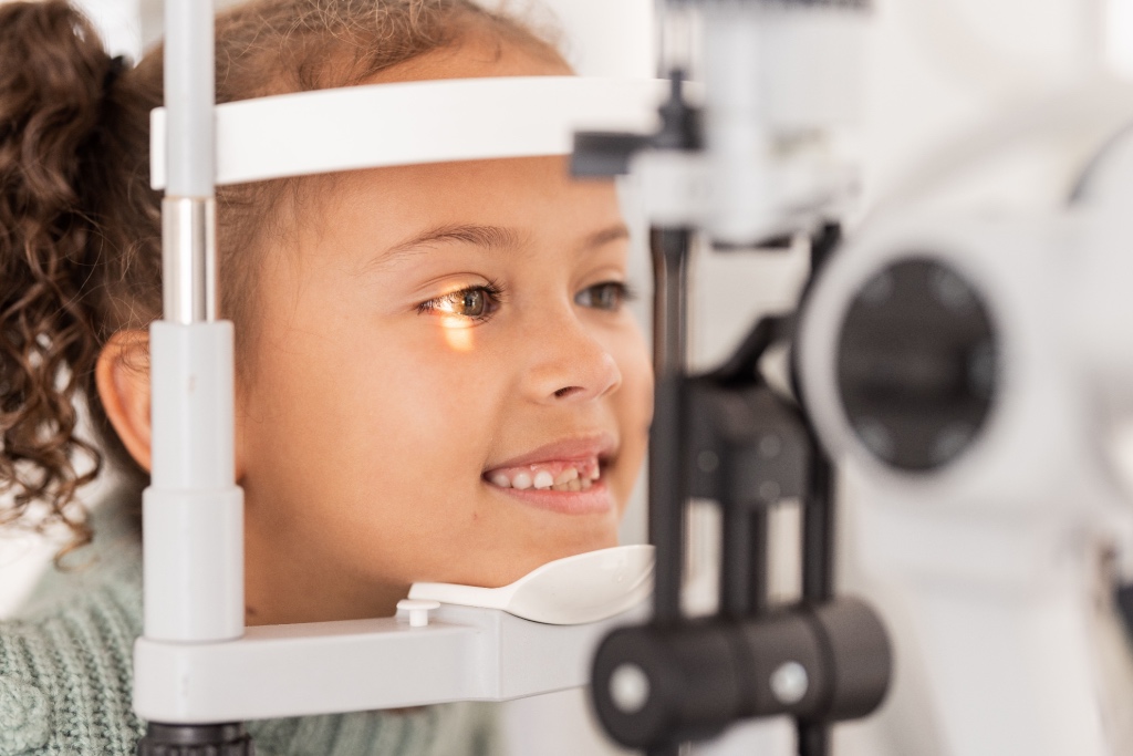 kid getting eye exam